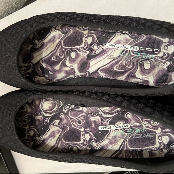 Skechers Women's Sneaker - Picture 4 of 9